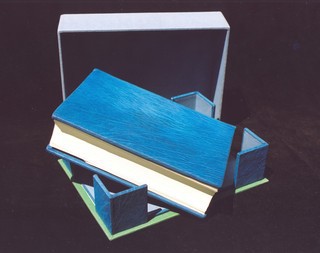 (Buch und Schachtel)